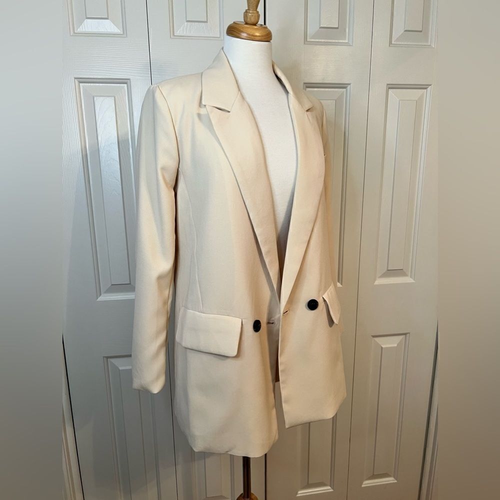 SHEIN cream blazer excellent condition size small, slightly oversized - Picture 2 of 6